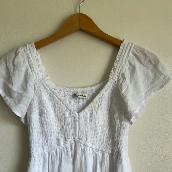 HOLLISTER white short-sleeved V-neck A-line dress Sz XS - Picture 2 of 8